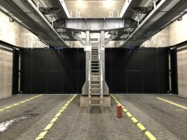 Falttore, Schiebefalttore oder Rundlauftore für Bahndepots und Seilbahnen mit individuellen Aussparungen.