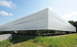 Hochpräziser Sonnenschutz und Bildwandtechnik 5x5 Meter für die Raumfahrtforschung