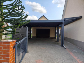 C600+ Flachdachcarport mit klarer Linie – modern, funktional, langlebig