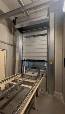 Referenzvideo: Spiraltor für Logistikzentrum in Österreich.
