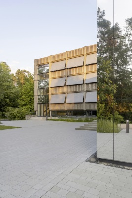 WAREMA Sonnenschutz für Energieeffizienz, Komfort und architektonische Individualität ausgezeichnet