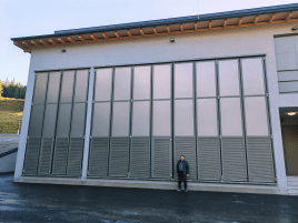 ALPGATE Falt- und Schiebefalttore für großformatige Toranlagen.