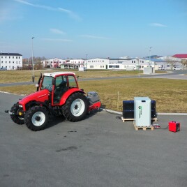 Batteriespeicher mit Traktor/ Zapfwellenaggregat laden