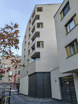 Außergewöhnliche Falttore über Eck für das Zima „Stadt Carré“ in Innsbruck.