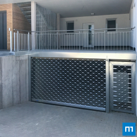 Rollgittertor als Vorbauelement