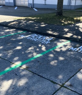 🚗 PKW-Stellplätze bei DEKRA in Finsterwalde klar markiert