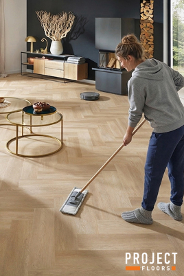 Designboden richtig reinigen – Tipps für einen langfristig schönen Boden