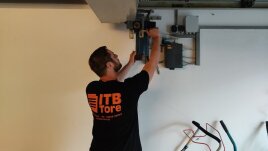 Torwartung und Torservice für Garagen- und Industrietore
