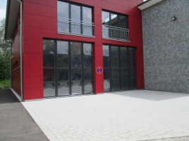 Feuerwehrtore als Falttore und Sektionaltore – zuverlässige Torsysteme für Einsatzgebäude