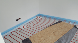 Altbau sanieren – effizient heizen ohne hohe Aufbauhöhen