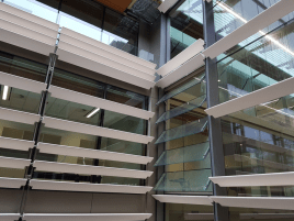 SLS BT90: Maßgefertigte Lamellenfenster für individuelle Architektur