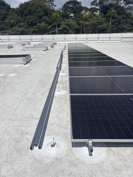 Die Revolution für Folien- und Flachdächer: S-5! Facet™ Mount! ☀️🏢