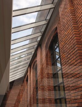 LAMILUX Referenz: Goethe Sporthalle Eisenach