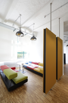 Rotary Wall im Lounge-Bereich