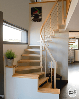 Ob Bolzen aus Holz oder Edelstahl: Diese Treppe bringt Leichtigkeit in den Wohnraum 🪶