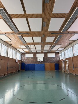 Akustikabsorber mit Ballwurfsicherung für Sporthallen