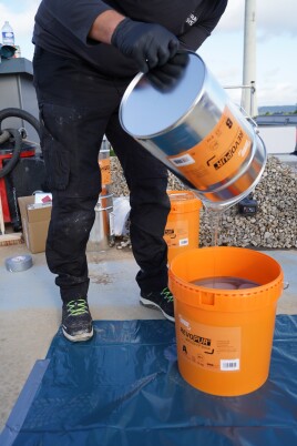 Brandschutz unter PV-Anlagen: Was passiert mit der Dachabdichtung im Brandfall?
